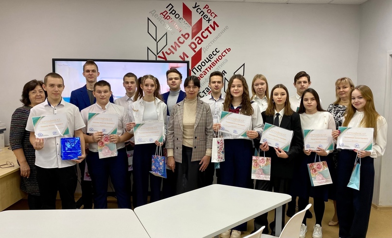 Старшеклассники Кремлевской школы стали обладателями именной стипендии от СКПК «Народный».