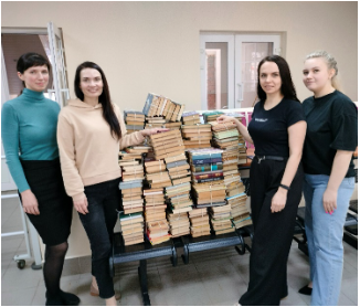 Более трехсот книг передали сотрудники Вологодского Росреестра библиотеке  № 15 города Вологды.
